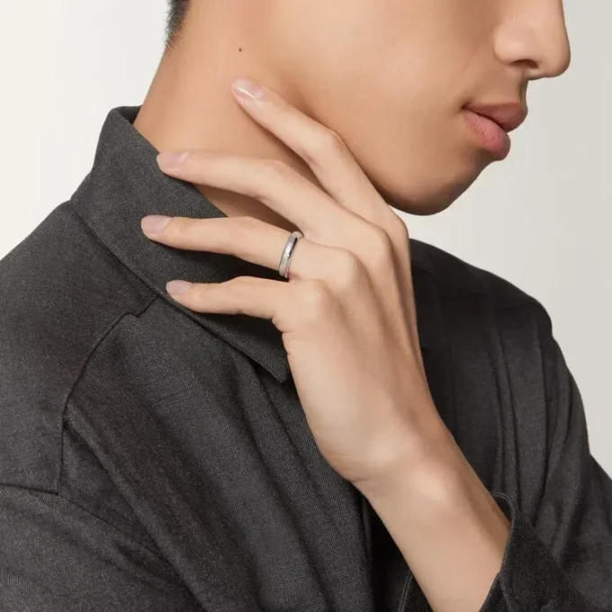 C De Cartier trouwring, 4 mm breed, 1 diamant