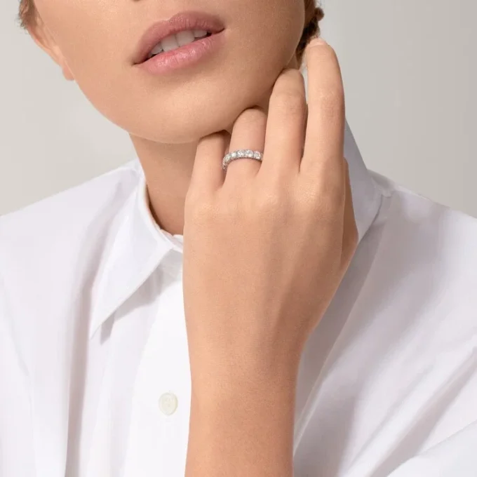 Cartier Destinee trouwring, 4,1 mm breed, bezet