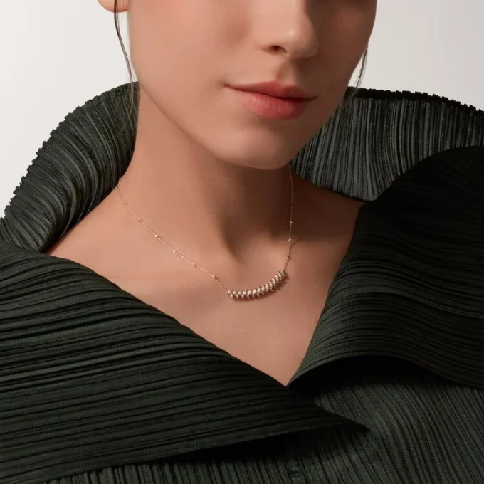 Clash De Cartier hanger, klein model, bezet Clash De Cartier hanger, klein model, bezet
