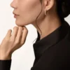 Clash De Cartier-hoopoorbellen, klein model, bezet