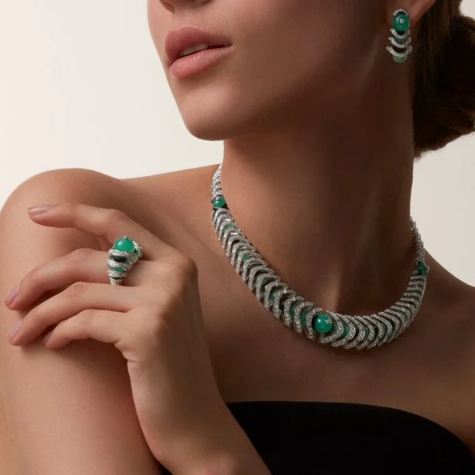 Geometrie & Contrastes-halsketting, chrysopraas, bezet