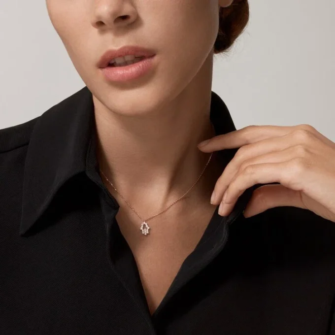 Hanger met hartjes en symbolen – Roze goud, diamanten – Cartier