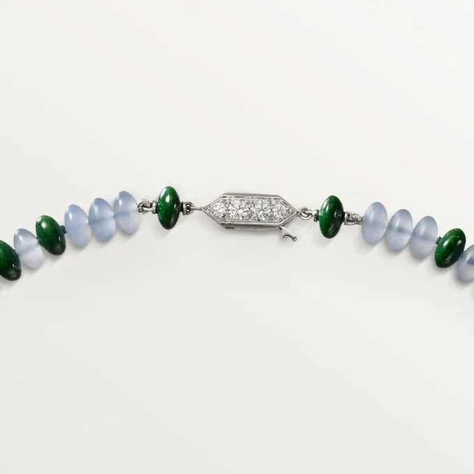High Jewelry-ketting – Witgoud, chalcedoon, skarn, turkoois, zwarte lak, diamanten – Cartier