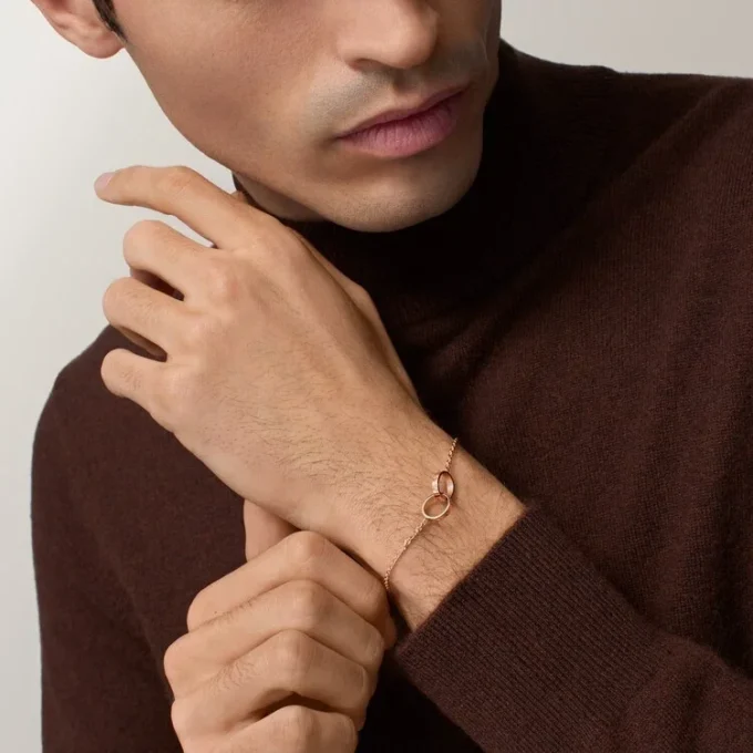 Love-armband, aan ketting