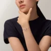 Love-armband, aan ketting