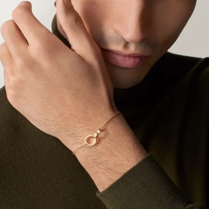 Love-armband, aan ketting