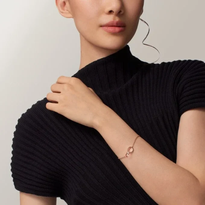 Love-armband, aan ketting
