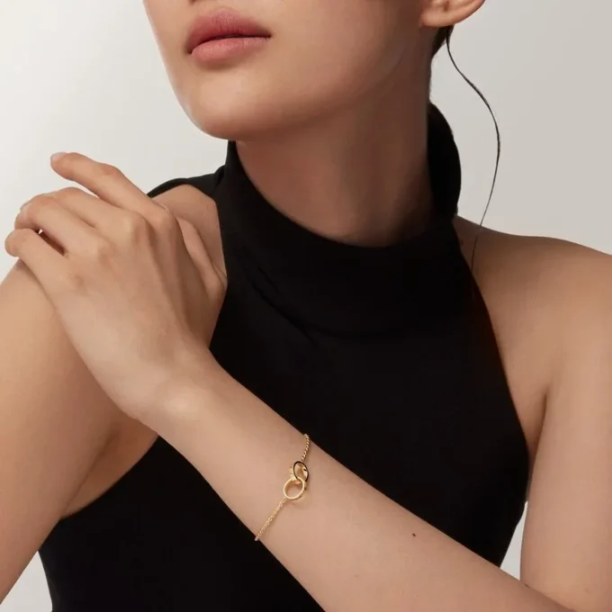 Love-armband, aan ketting