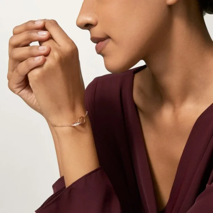 Love-armband, aan ketting, half bezet