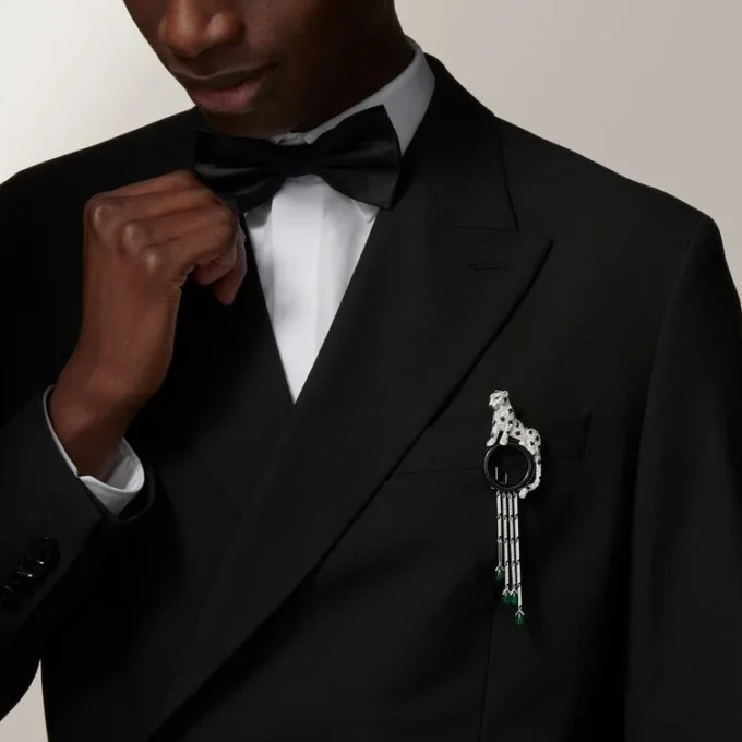 Panthere De Cartier-broche – Witgoud, smaragden, onyx, diamanten – Cartier