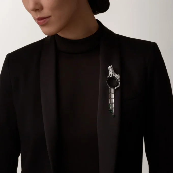 Panthere De Cartier-broche – Witgoud, smaragden, onyx, diamanten – Cartier