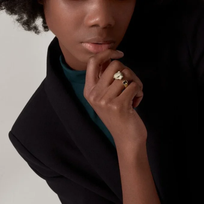 Panthere De Cartier-ring – geelgoud, diamanten, smaragden, onyx – Cartier