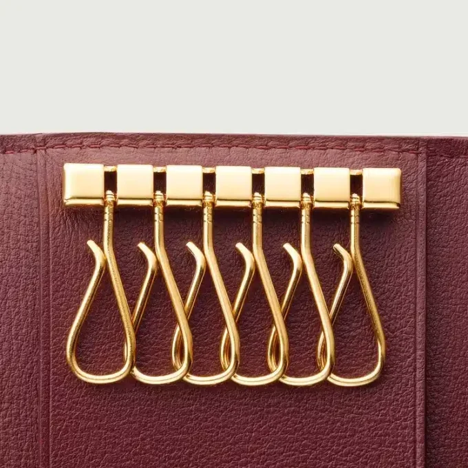 Sleutelhanger met 6 sleutels, Must de Cartier – Bordeauxrood kalfsleer, gouden afwerking – Cartier