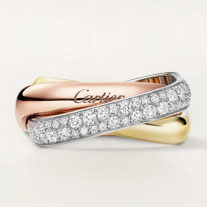 Trinity-ring, kussenvormig, middelgroot model, half bezet