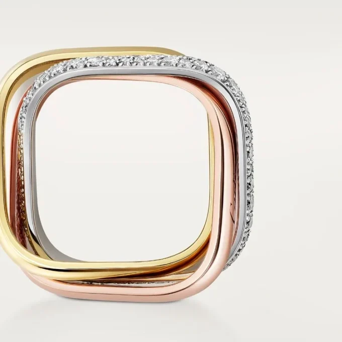 Trinity-ring, kussenvormig, middelgroot model, half bezet