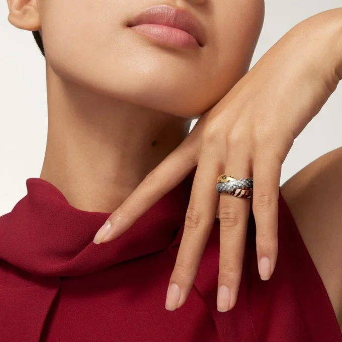 Trinity-ring, lak, half bezet